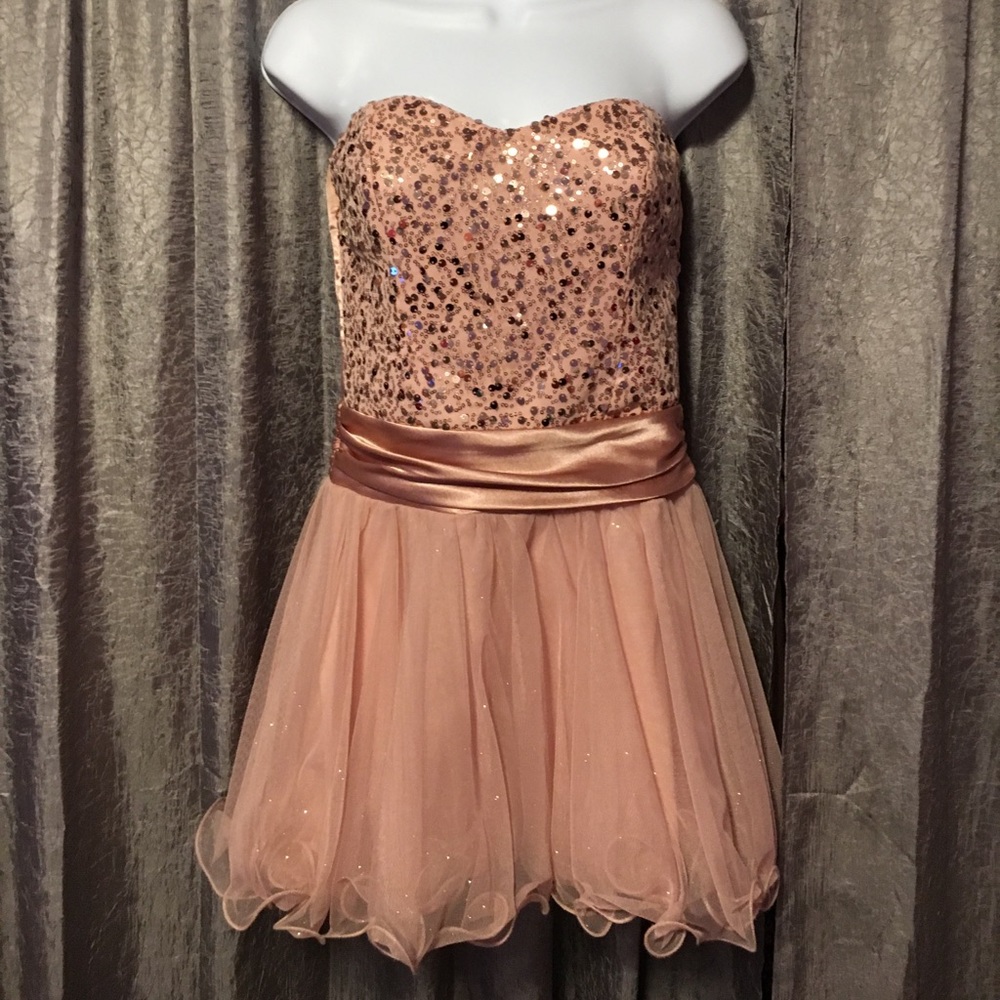 Size 5 salmon colored formal dress